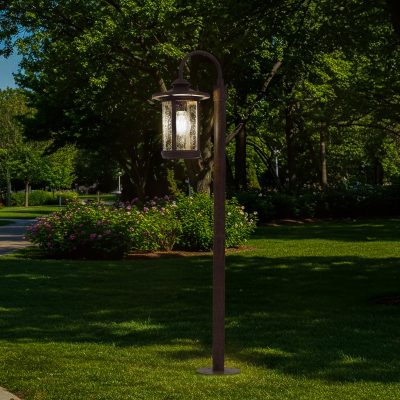 Lindby, borne lumineuse Zayn, couleur rouille, verre, hauteur 109 cm, IP65