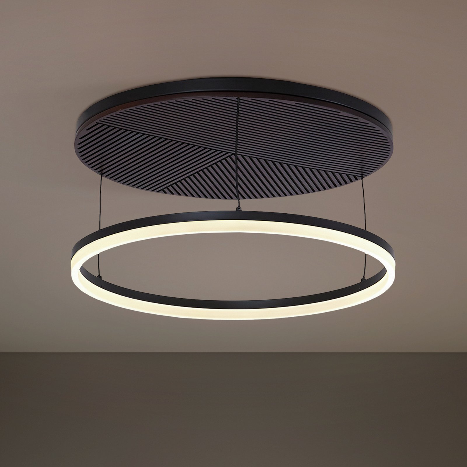 Plafonnier LED Lucande Orven, noir/bois, Ø50cm, à intensité variable