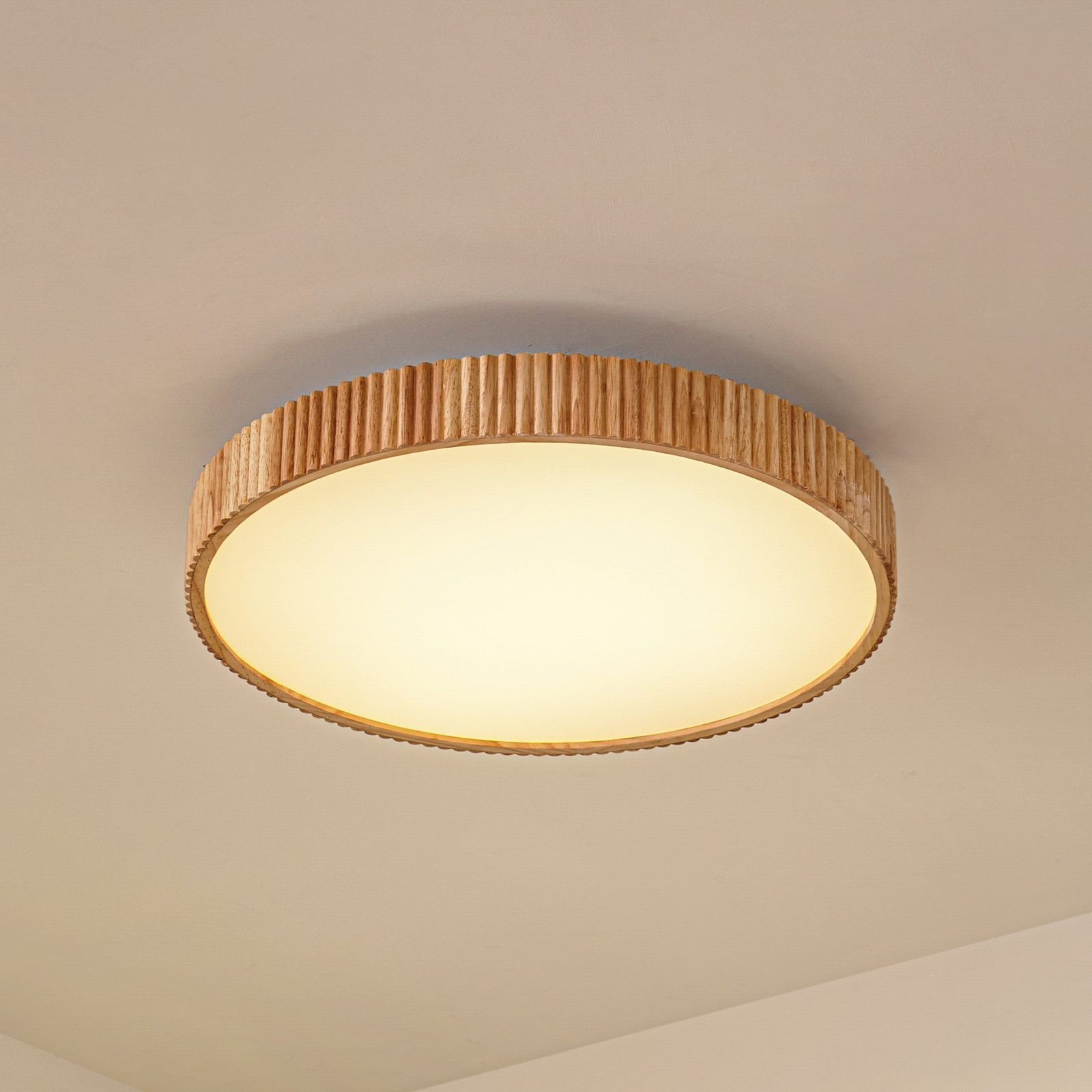 Plafonnier LED Lindby Velua, blanc/bois clair, CCT, Ø 50 cm